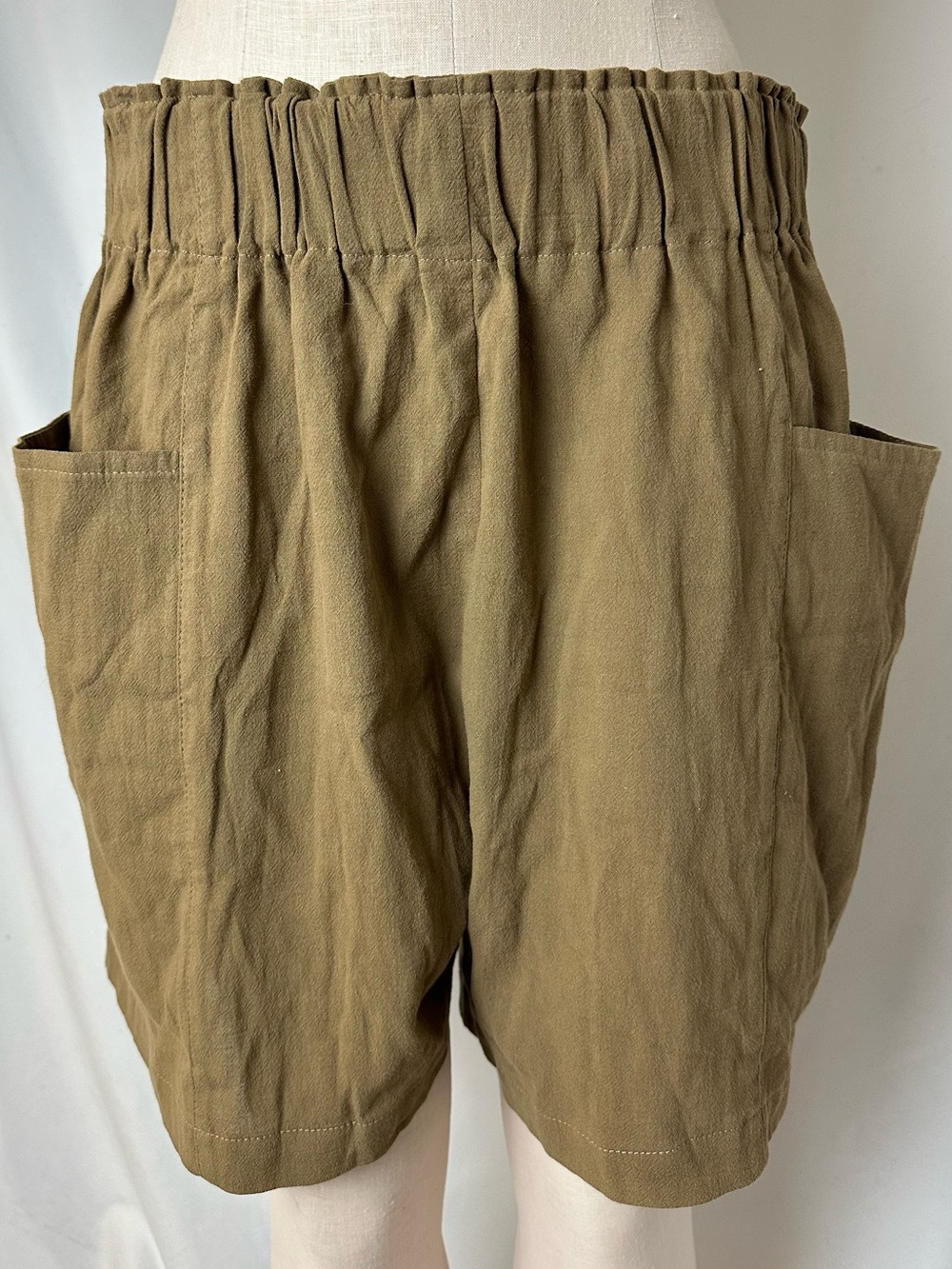 OZMA Linen Shorts in Brown